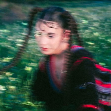 EVAYA - Abaixo das Raízes Deste Jardim